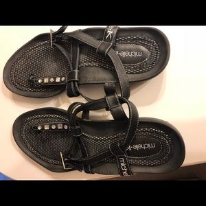 Black sandals size 8